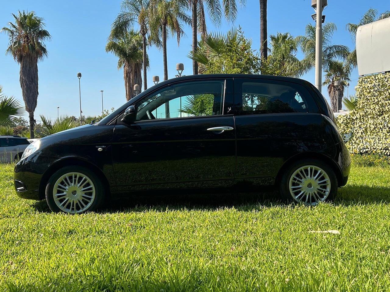 Lancia Ypsilon 1.3 MJT 90 CV Platino