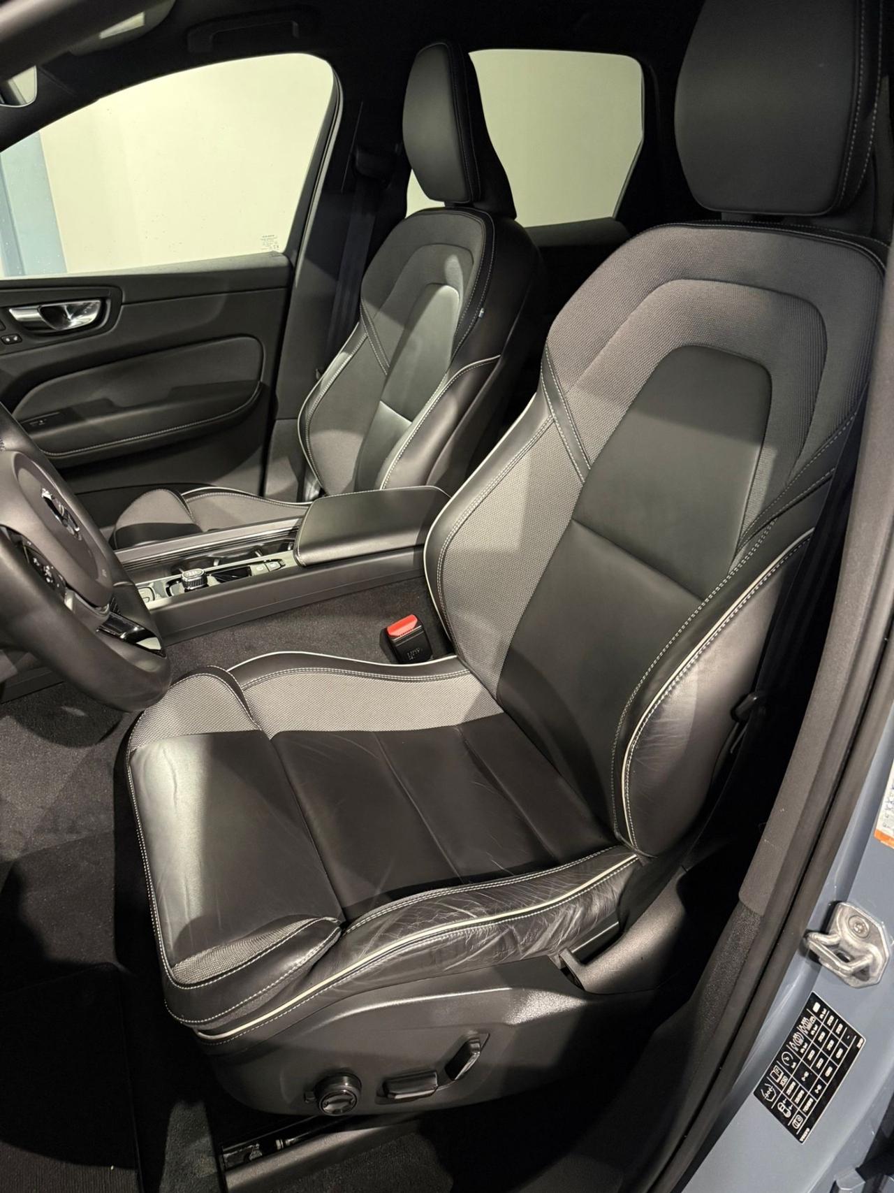 Volvo XC 60 -4x4 -UNICO PROPRIETARIO-GARANZIA