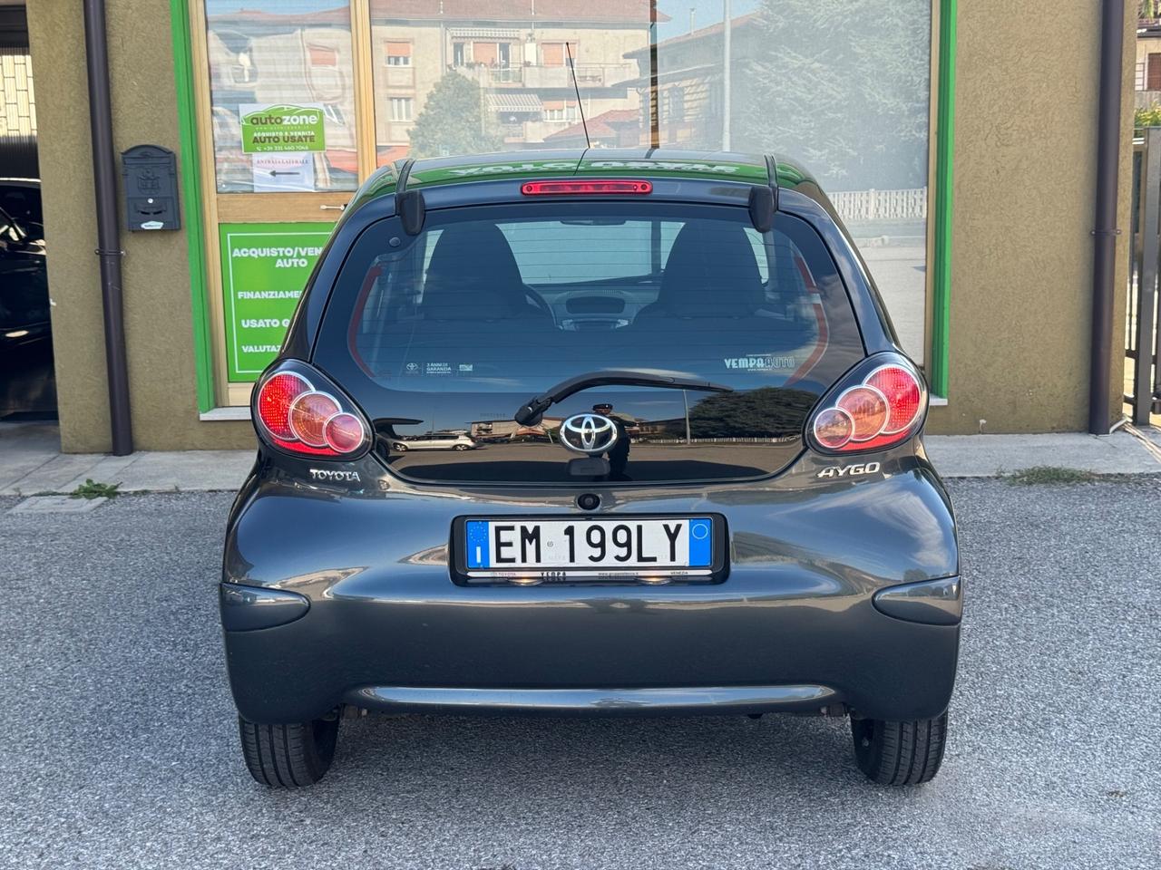 Toyota Aygo 1.0 12V VVT-i 5 porte 68 Cv 86000 km NEOPATENTATI