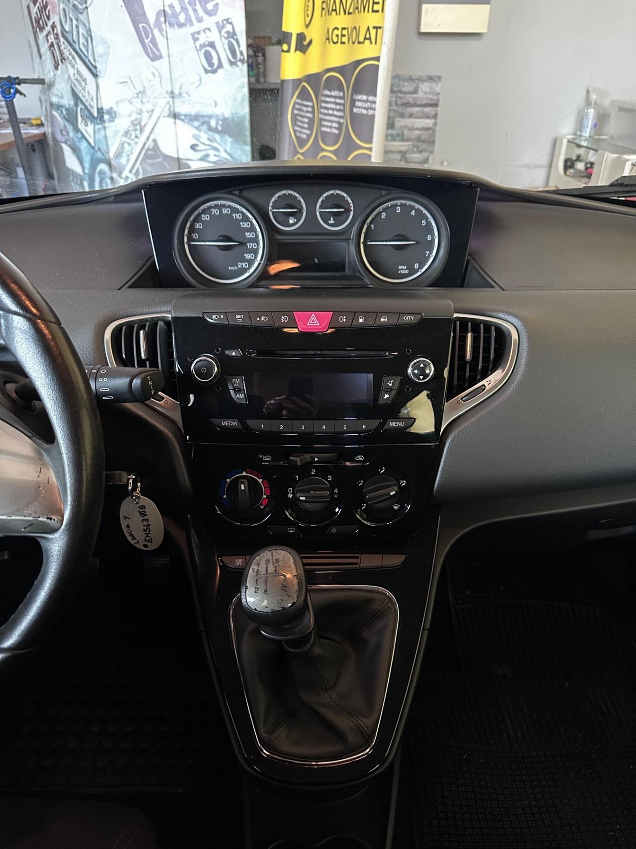 Lancia Ypsilon 1.2benz. 5 porte GPL Gold