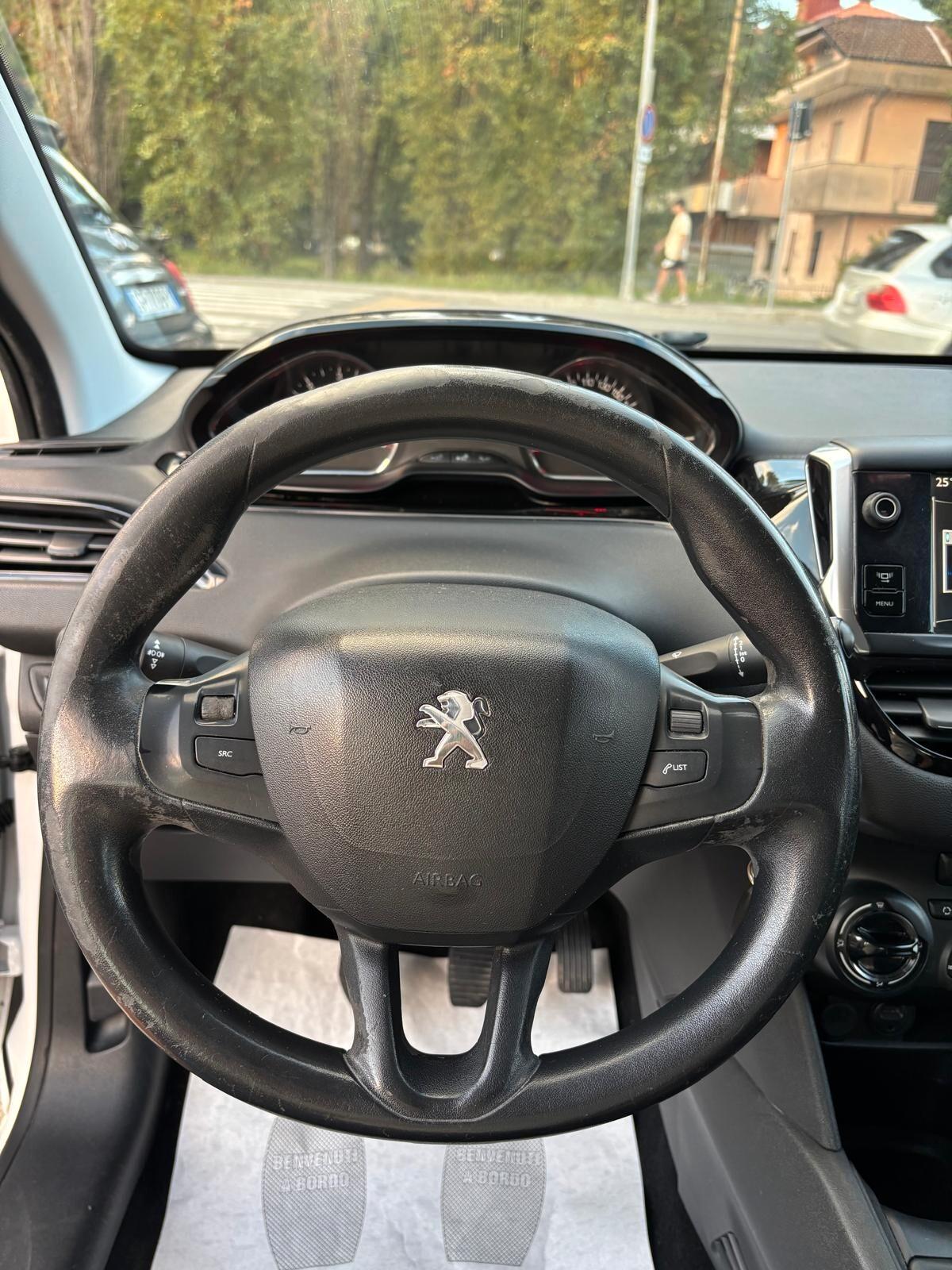 Peugeot 208 1.4 HDi 68 CV 5 porte Allure