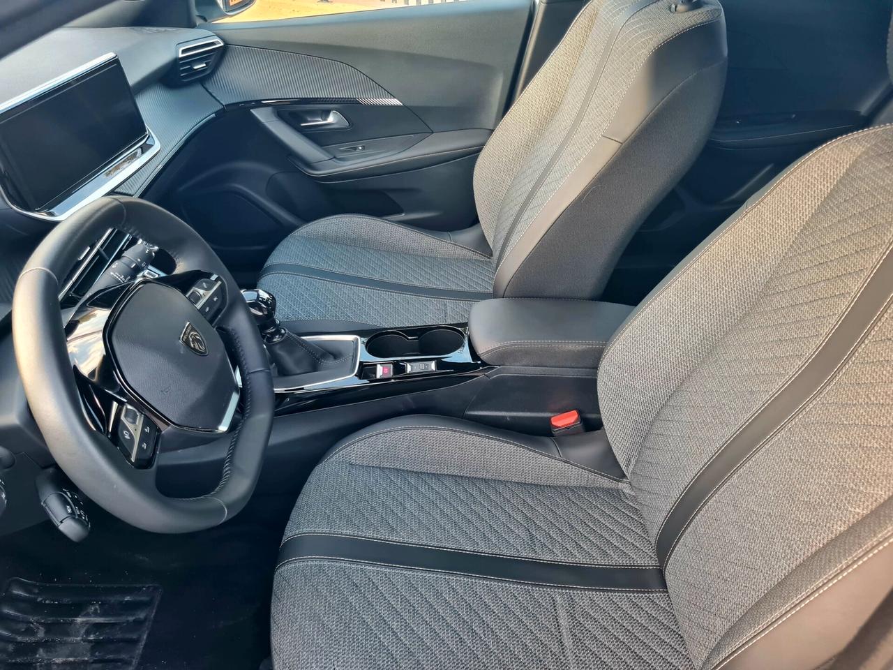 Peugeot 2008 PureTech 100 S&S Allure*NAVIGATORE*CARPLAY*