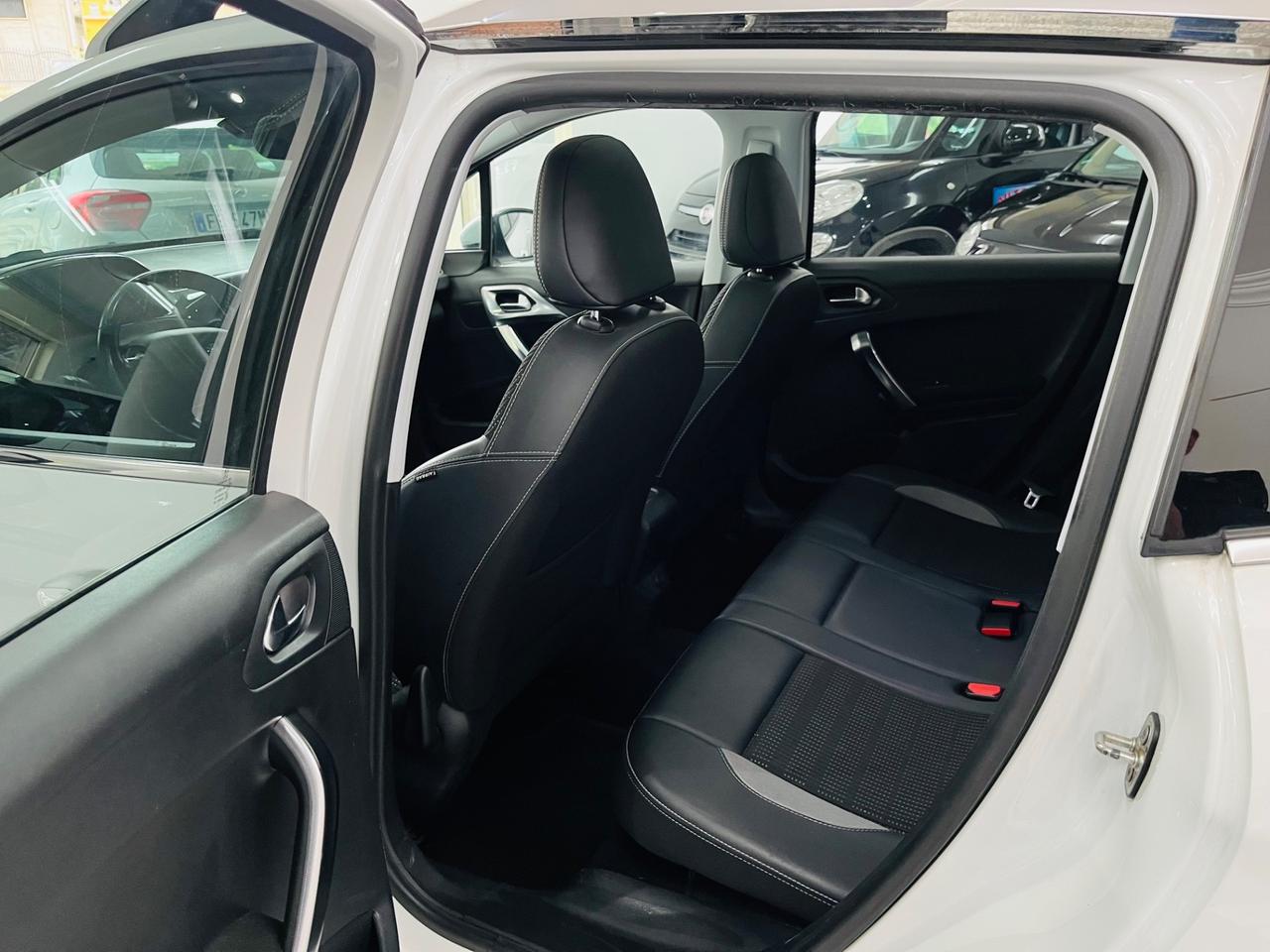 Peugeot 2008 1.6 BlueHDi 100 Allure anno 2017