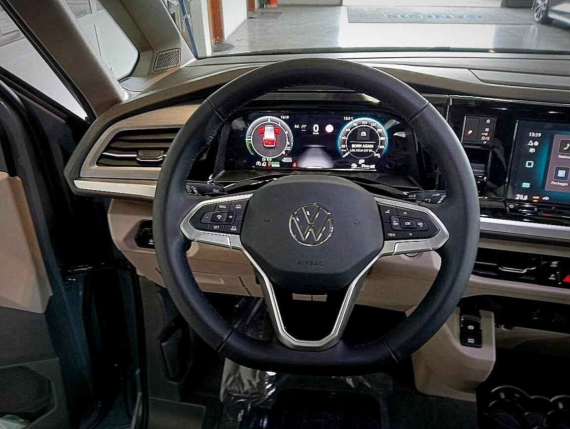 Volkswagen T7 Multivan 1.5 245cv PHEV 4MOTION 4X4 LIFE 7P PRONTA CONS