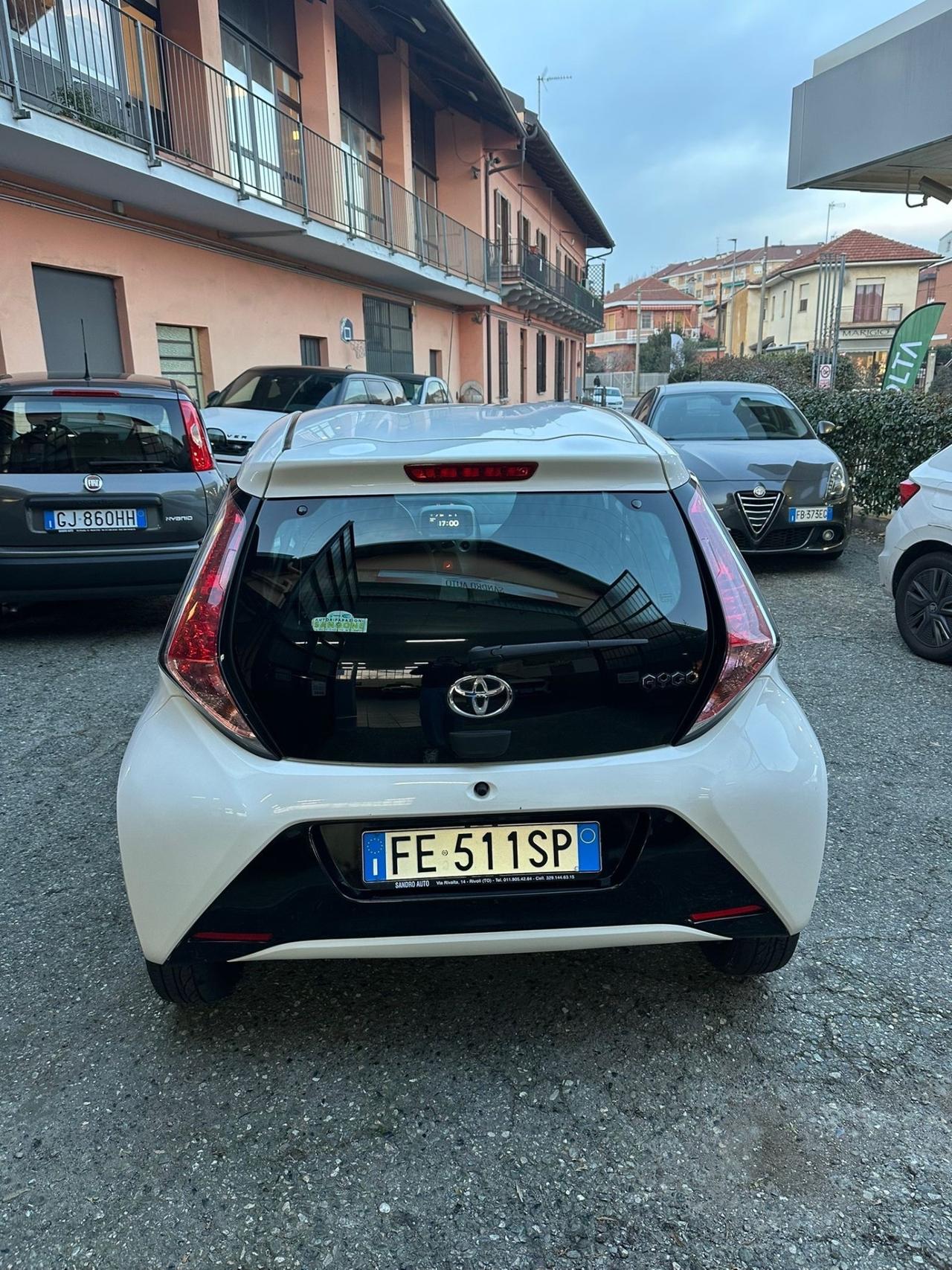 Toyota Aygo 1.0 VVT-i 69 CV 5 porte x-play