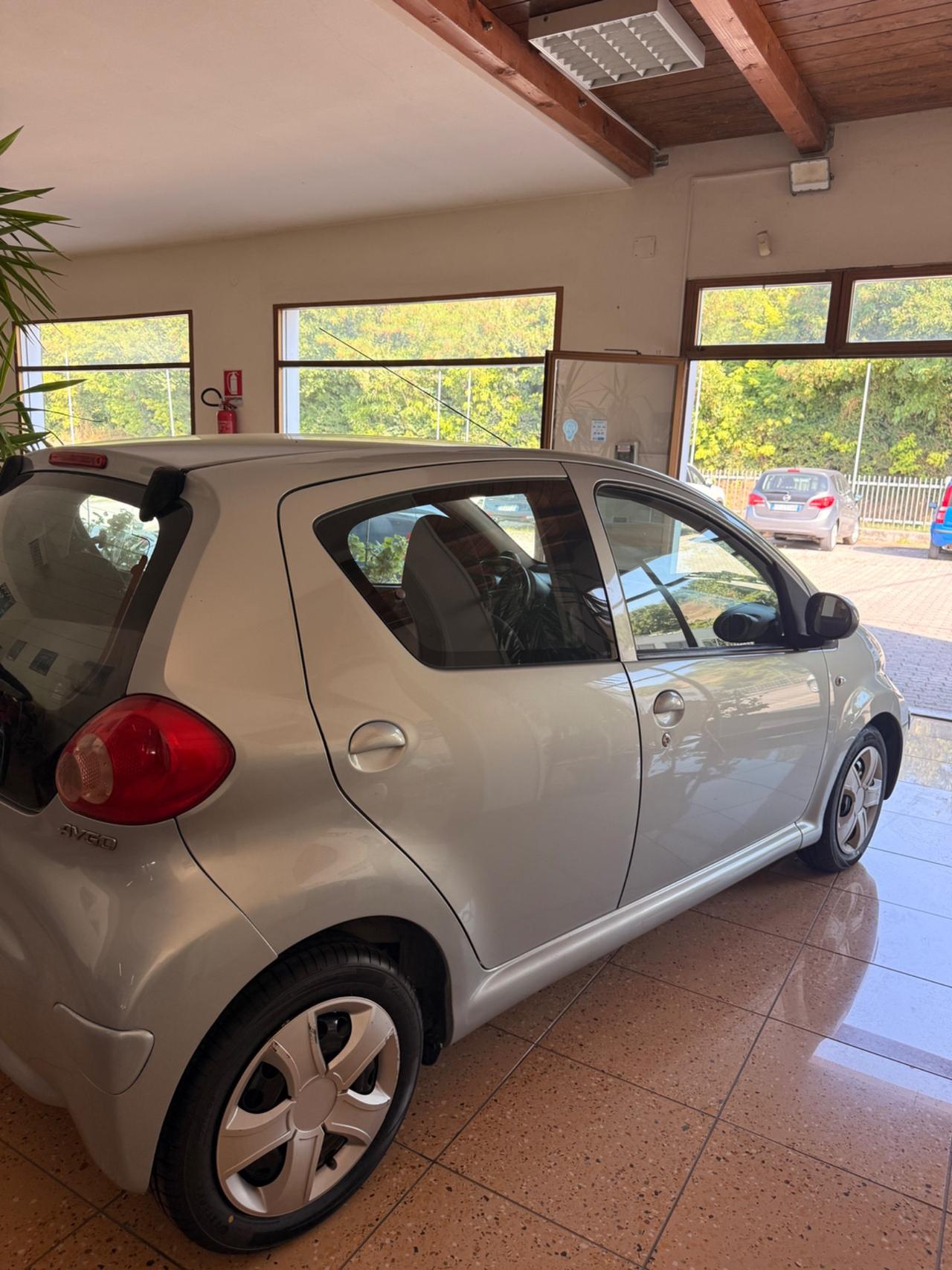 Toyota Aygo 1.0 12V VVT-i 5 porte Sol