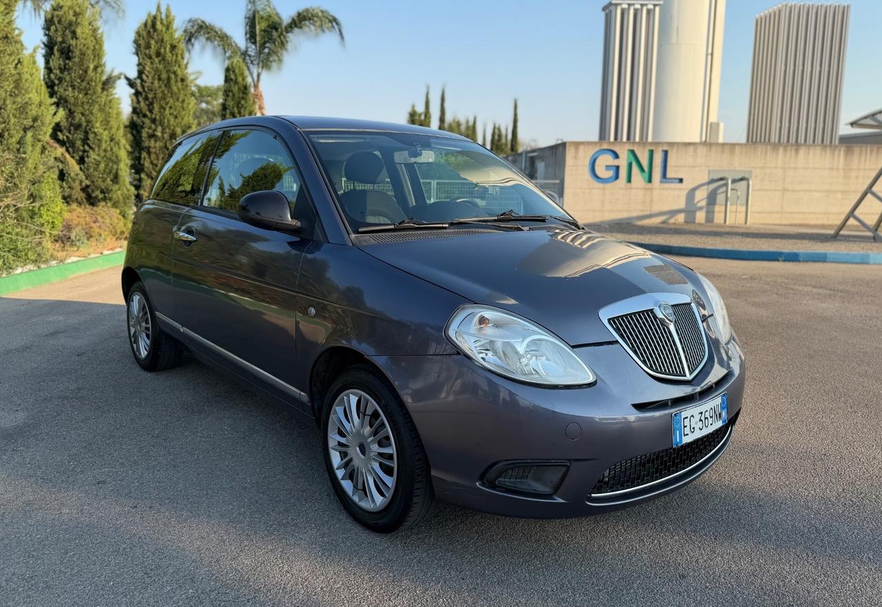 Lancia Ypsilon 1.2 69 CV Argento (51KW)