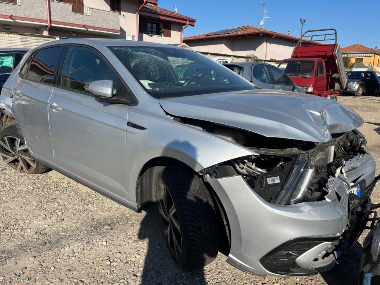 Volkswagen Polo 1.0 TSI R-Line 2023 sinistrata