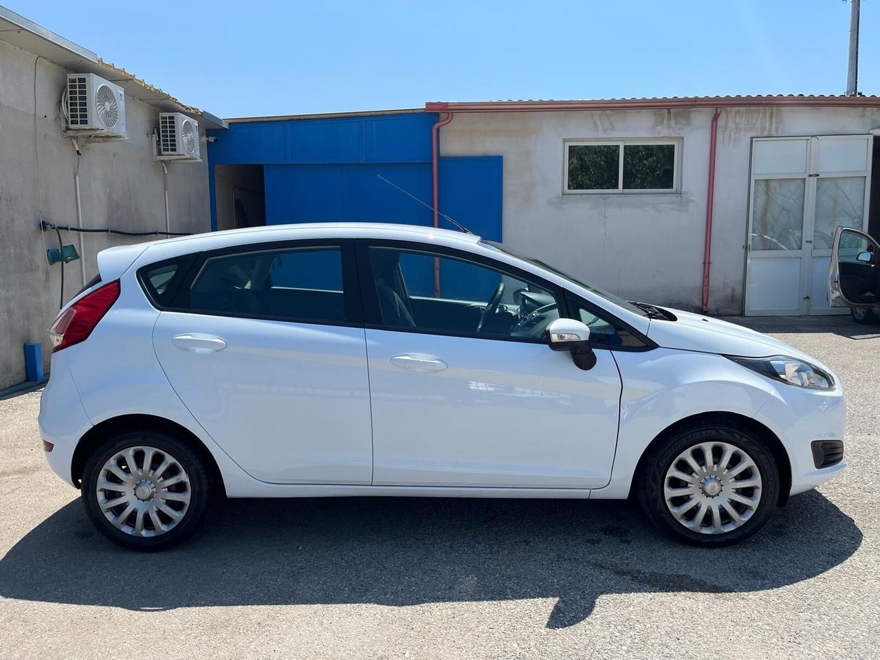 Ford fiesta 5P-1.5 tdci/75 cv-full-2013