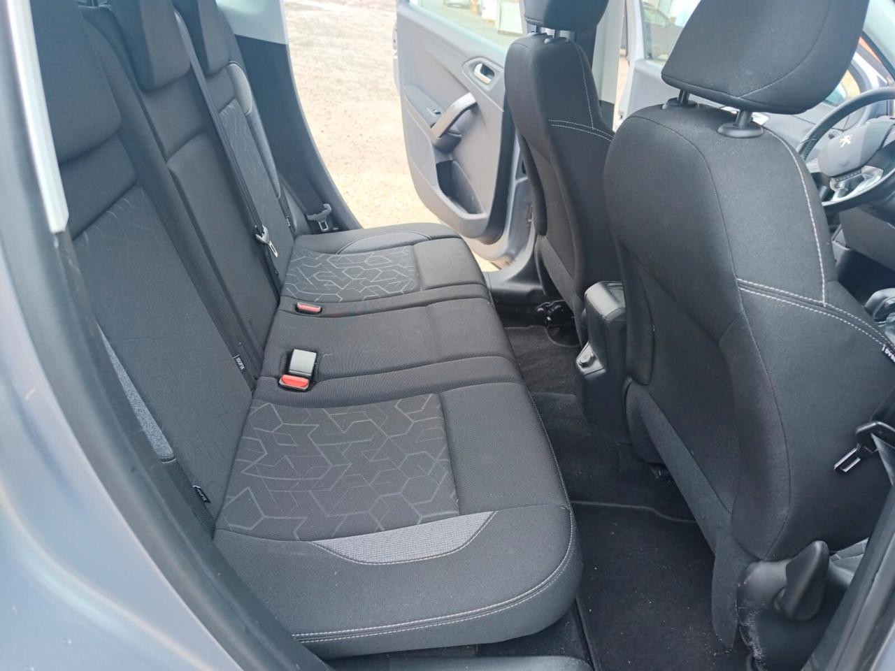 Peugeot 2008 2016----1.2 Benzina Neopatentati