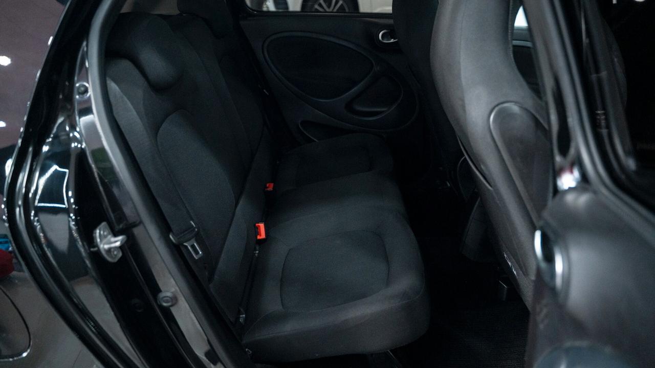 Smart ForFour 1.0 SUPERPASSION 71 CV TWINAMIC AUTO 16" LED FULL OPTIONAL