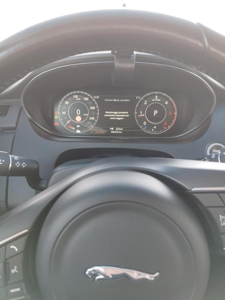 Jaguar E-Pace 2.0d i4 SE awd 150cv gancio traino