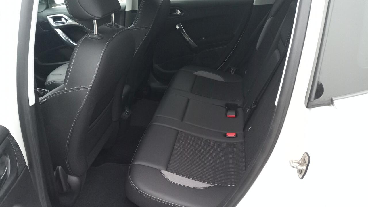 Peugeot 2008 BlueHDi 100 Allure