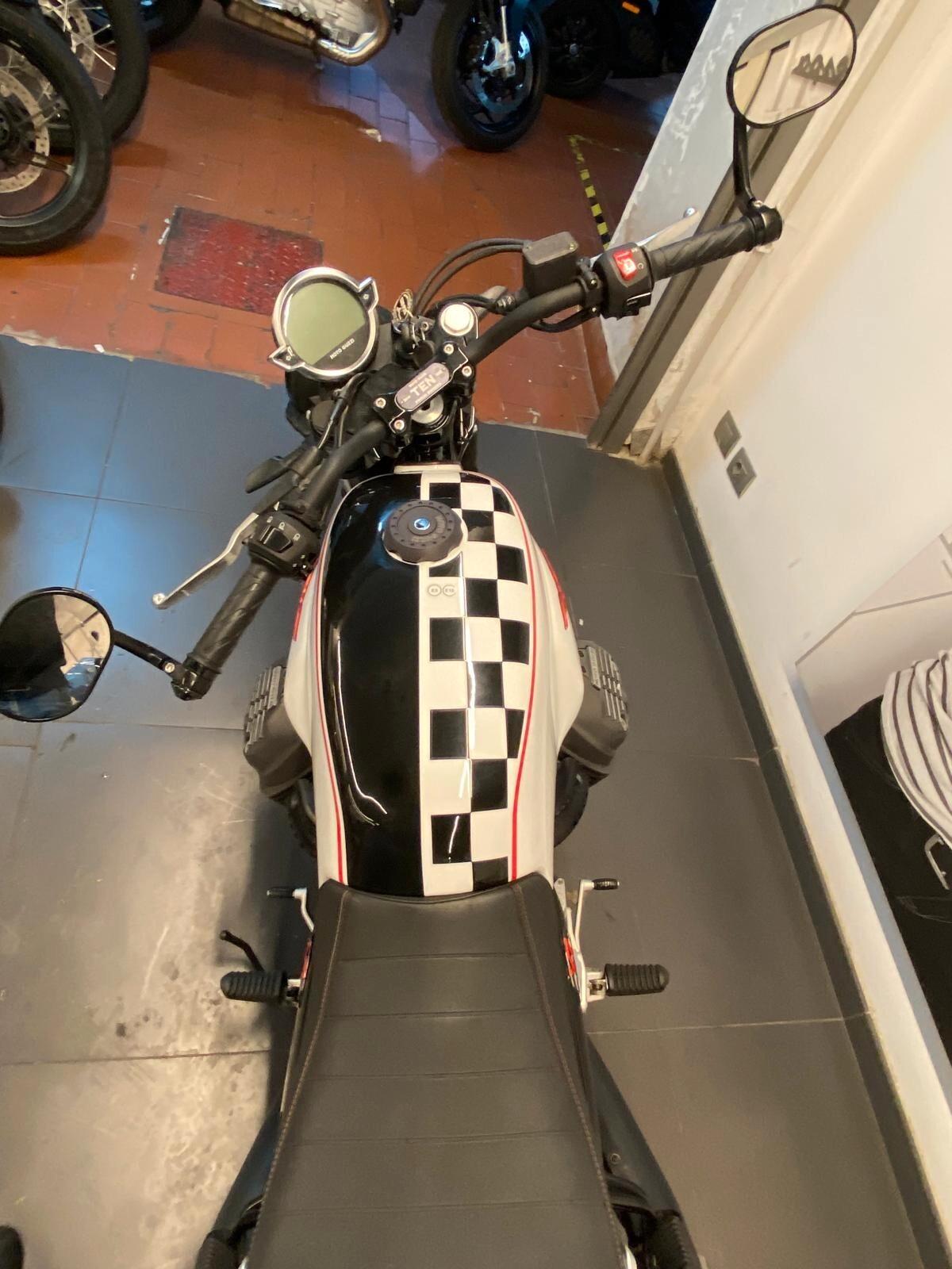 Moto Guzzi V7 IV 850 STONE TEN