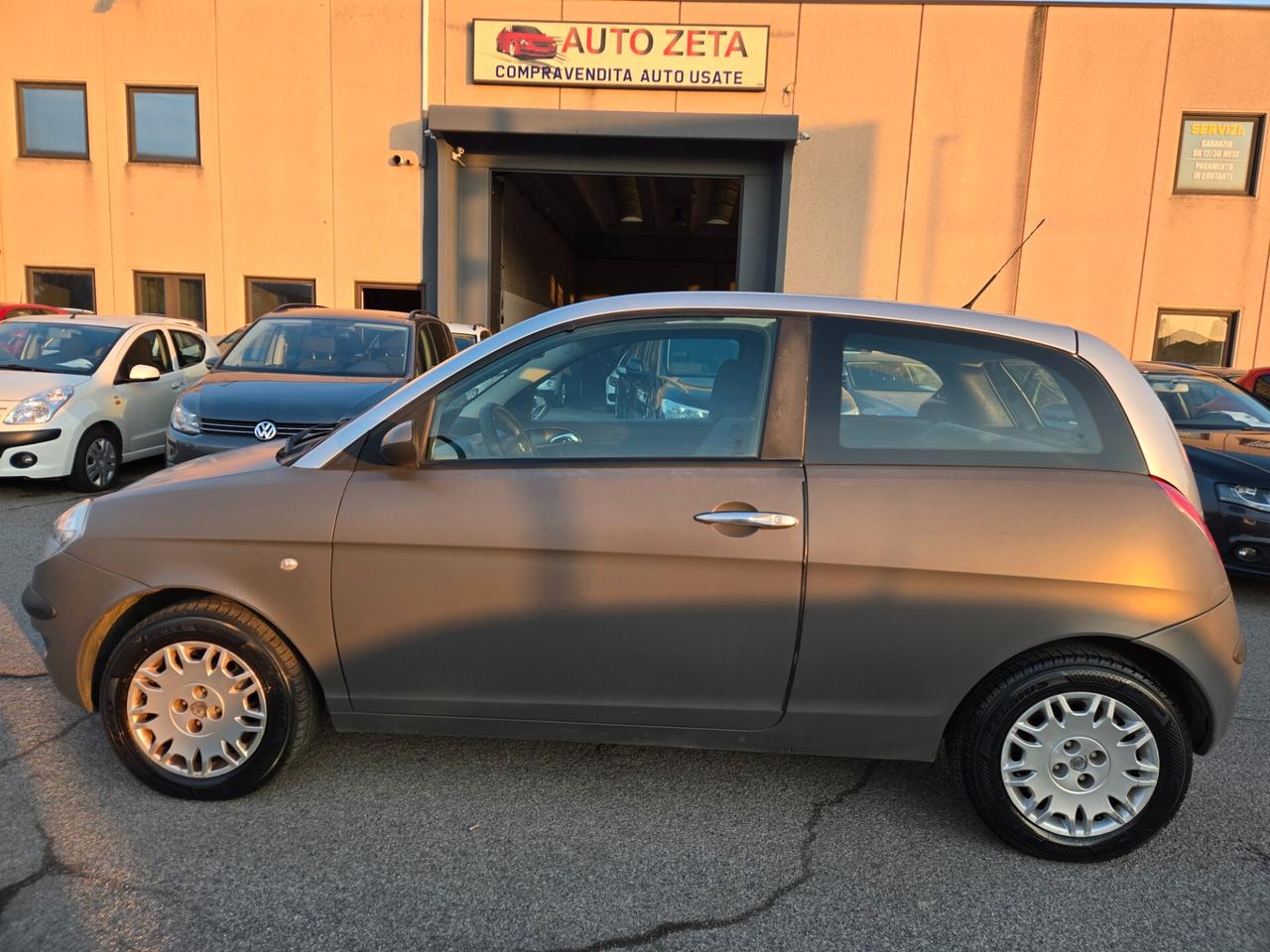 Lancia Ypsilon 1.2 8V Oro