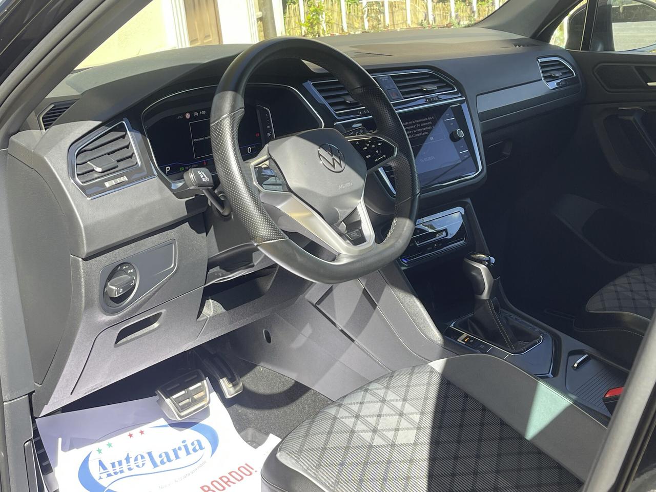 Volkswagen Tiguan 2.0 TDI 150 CV SCR DSG R-Line Fari IQ.LIGHT LED MATRIX--Digital Cockpit Pro 10,25", Navi