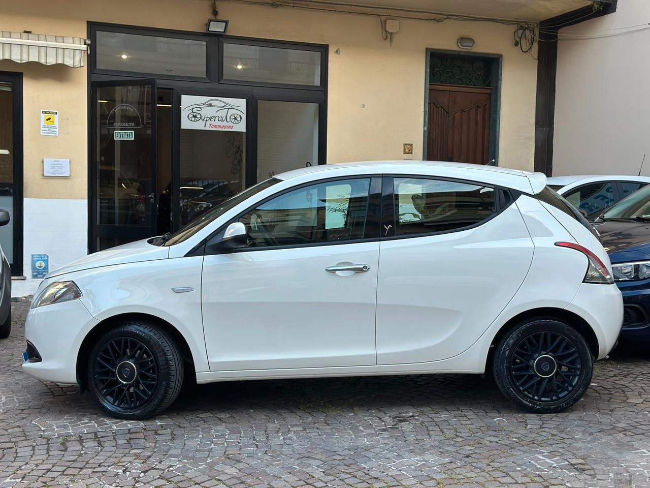 Lancia Ypsilon 1.3 MJT 16V 95 CV 5 OK neopatentati