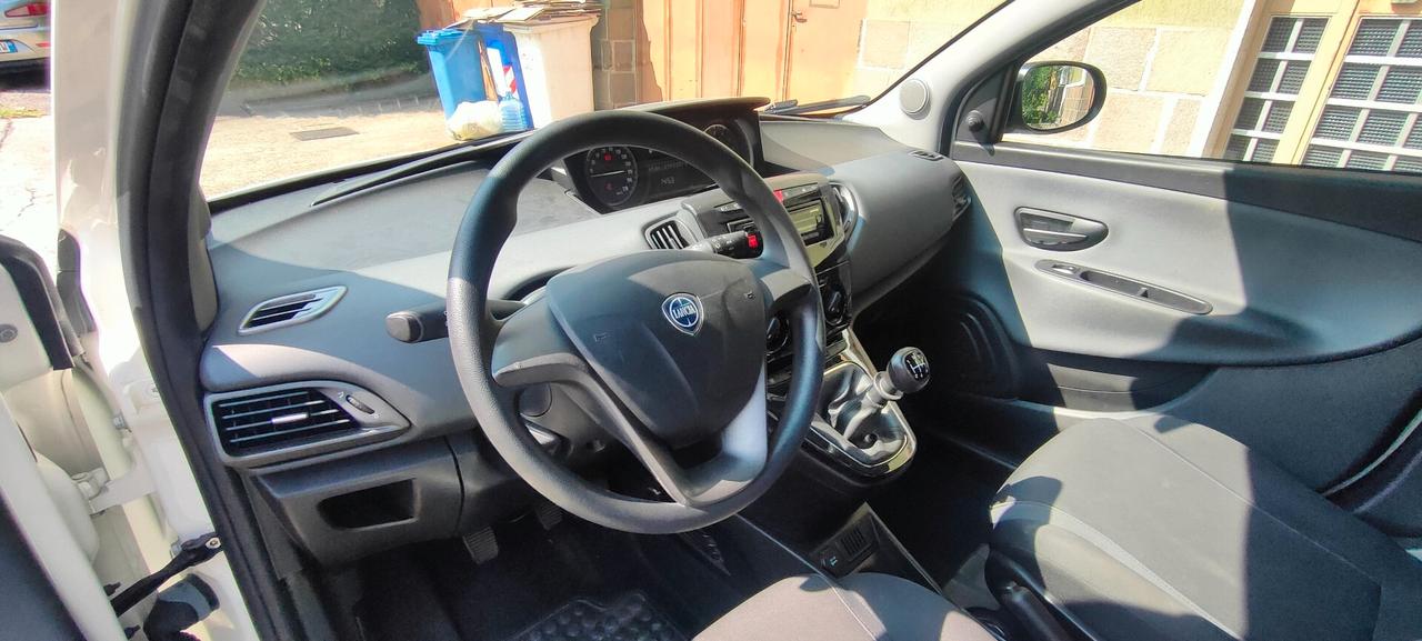 Lancia Ypsilon 1.2 69 CV 5 porte Silver