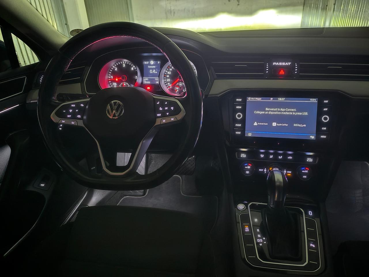 Volkswagen Passat Variant 1.6 TDI SCR DSG Business BMT