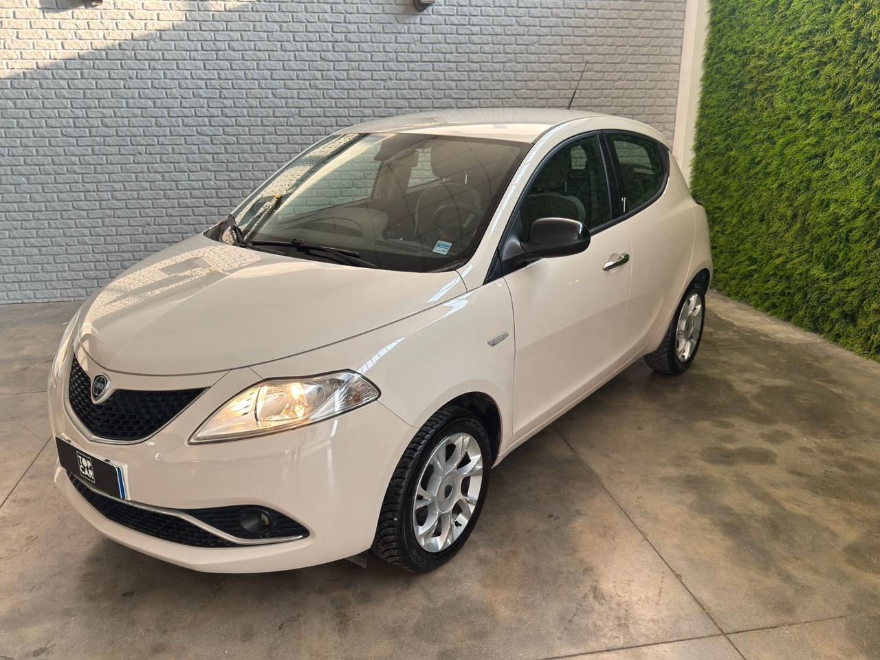 Lancia Ypsilon 1.2 69 CV 5 porte Platinum