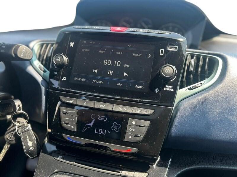Lancia Ypsilon 1.0 FireFly 70cv Hybrid Platino