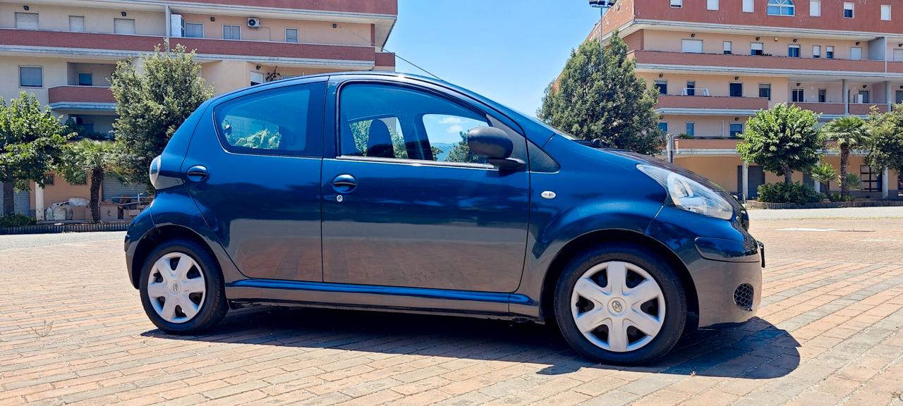 Toyota Aygo 1.0 12V VVT-i 5 porte Deep Ocean Connect