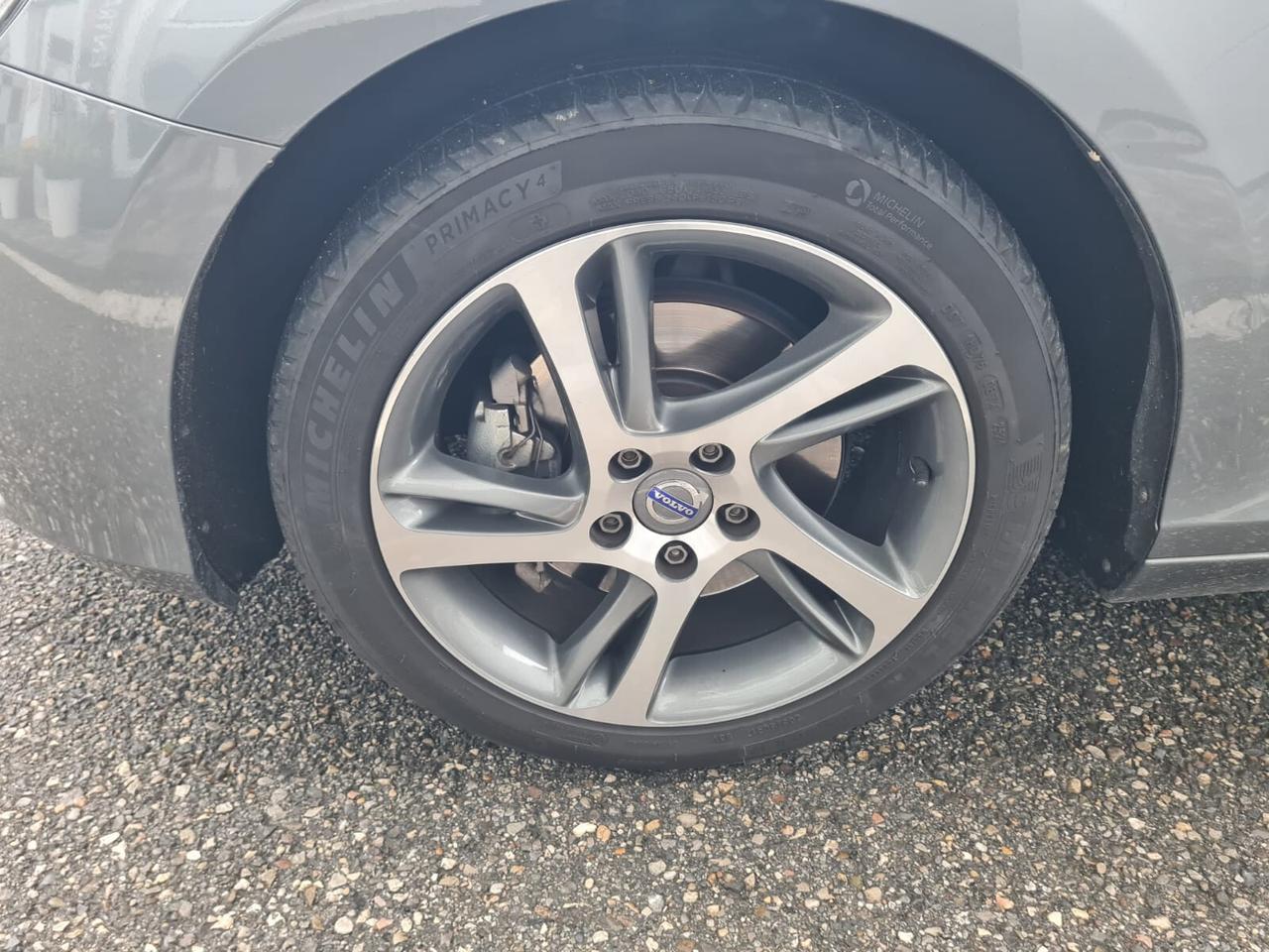 Volvo V40 T3 R-design Kinetic