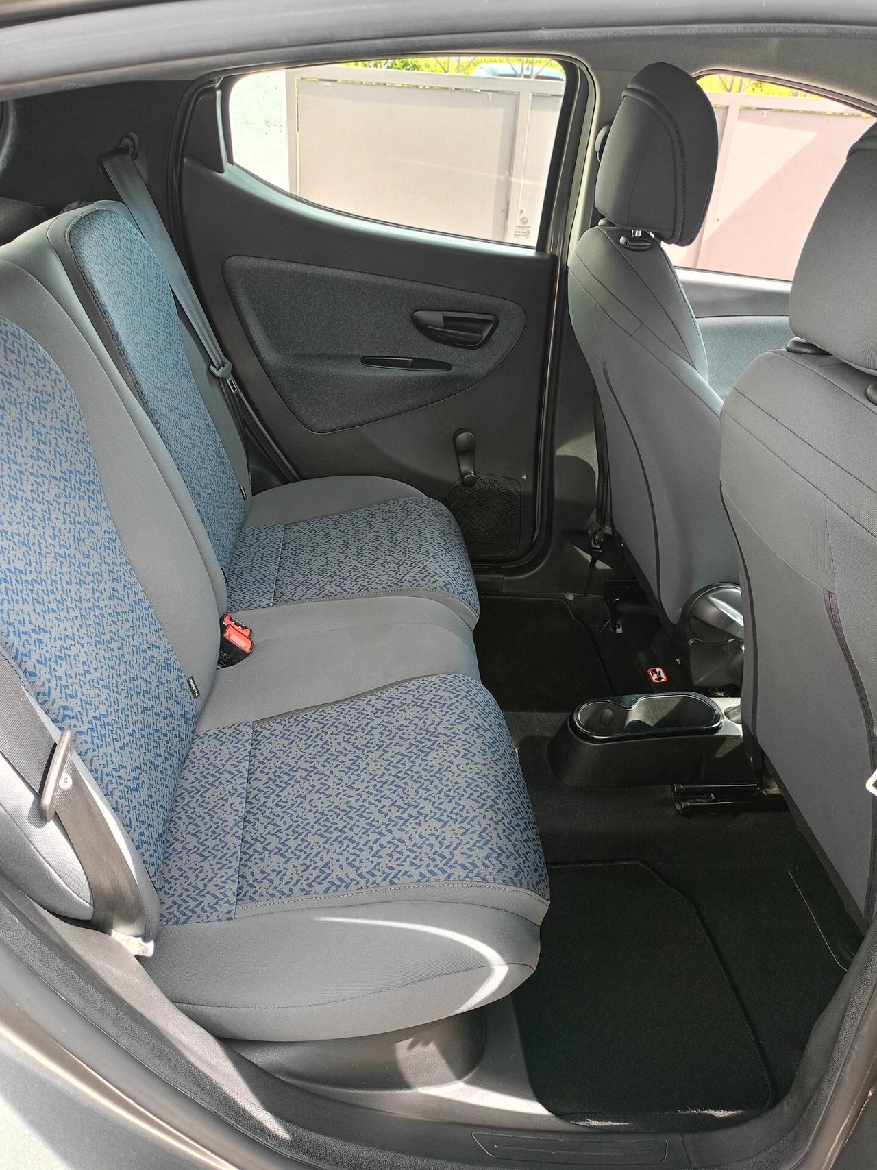 Lancia Ypsilon 1.0 FireFly 5 porte S&S Hybrid Ecochic Silver