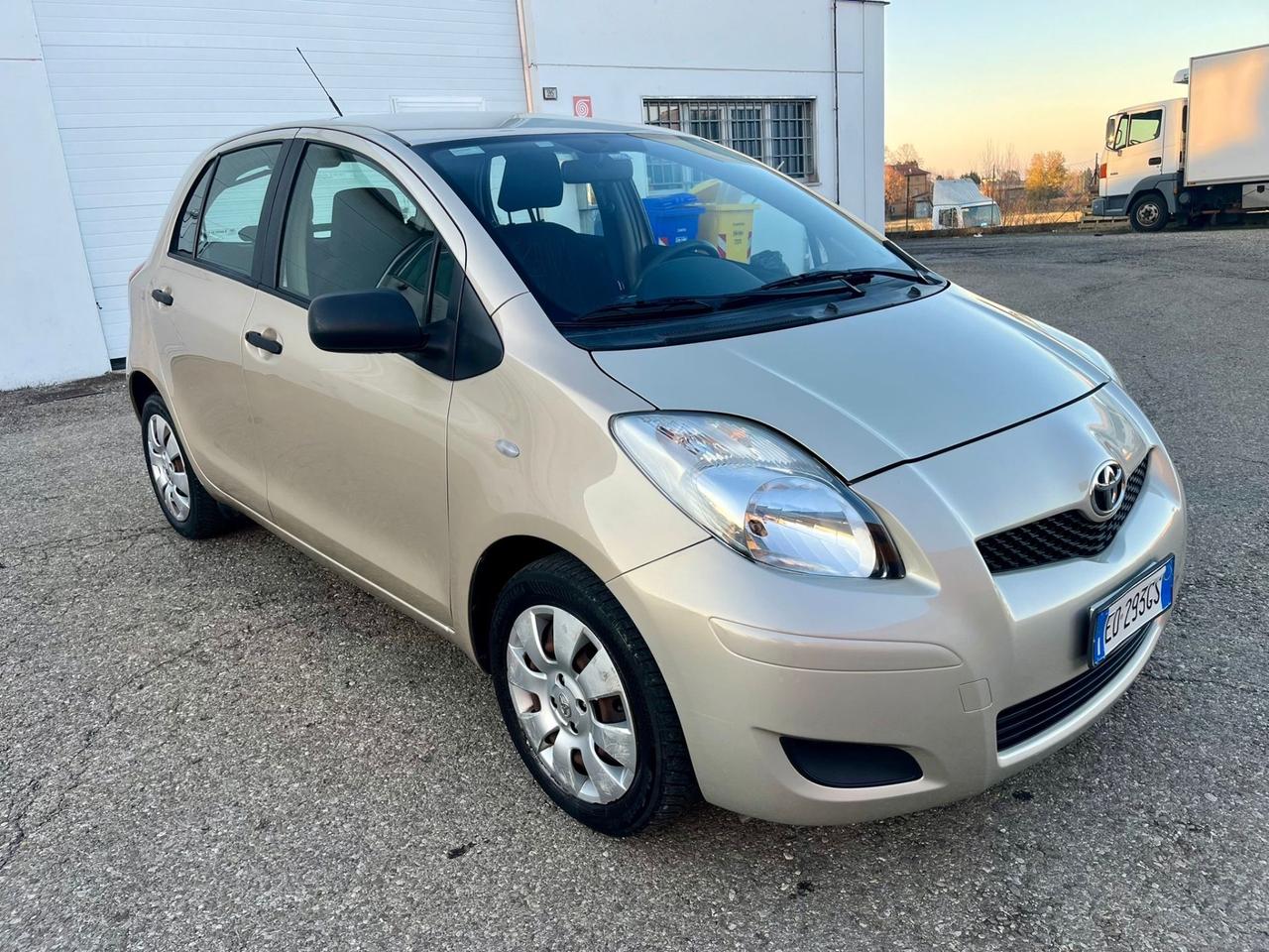 Toyota Yaris 1.0benz 2010 128.000km perfetta per neopatentati