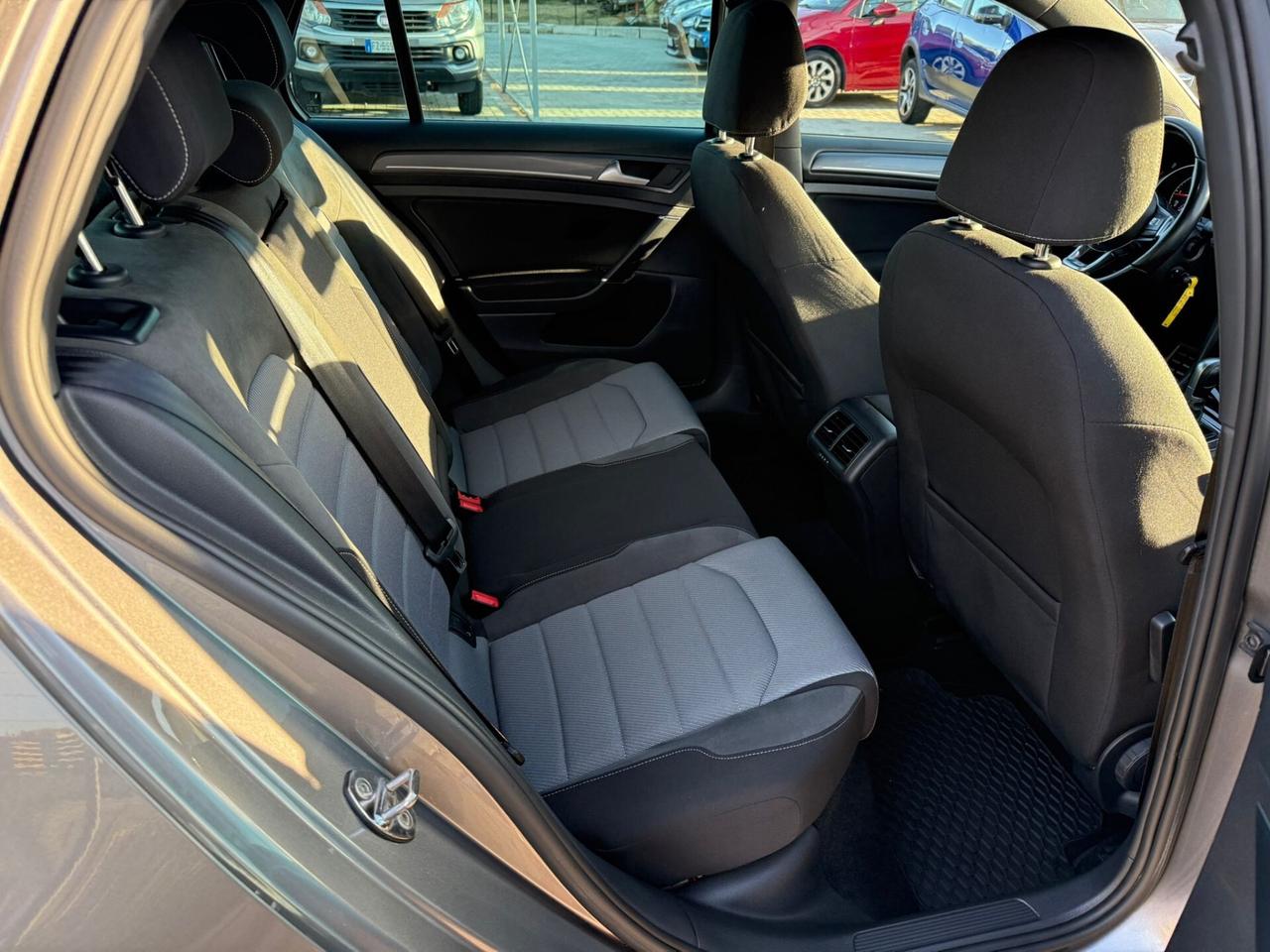 Volkswagen Golf 1.6 TDI 110 CV DSG R-LINE