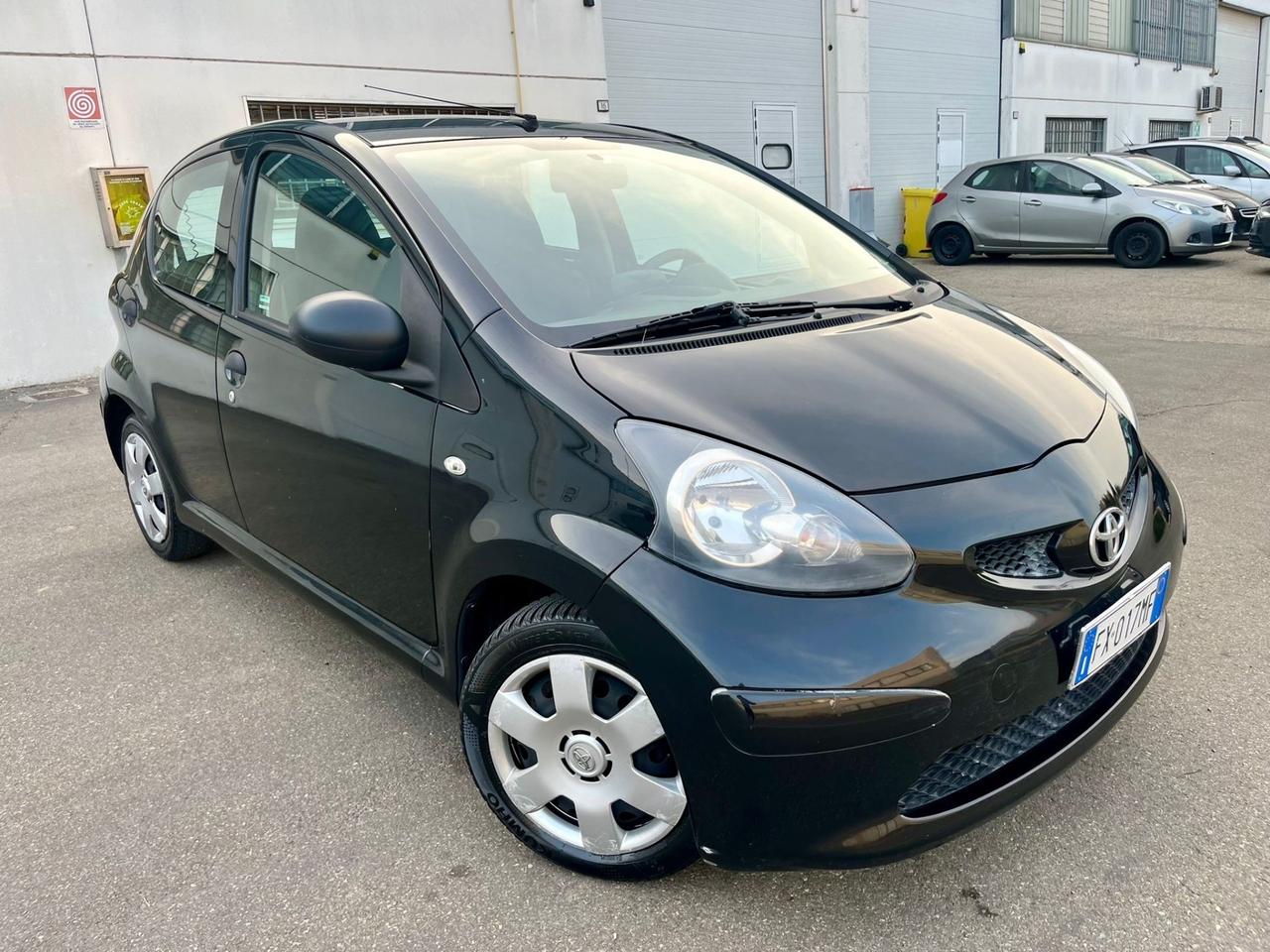 Toyota Aygo 1.0benz 2011 122.000km perfetta per neopatentati