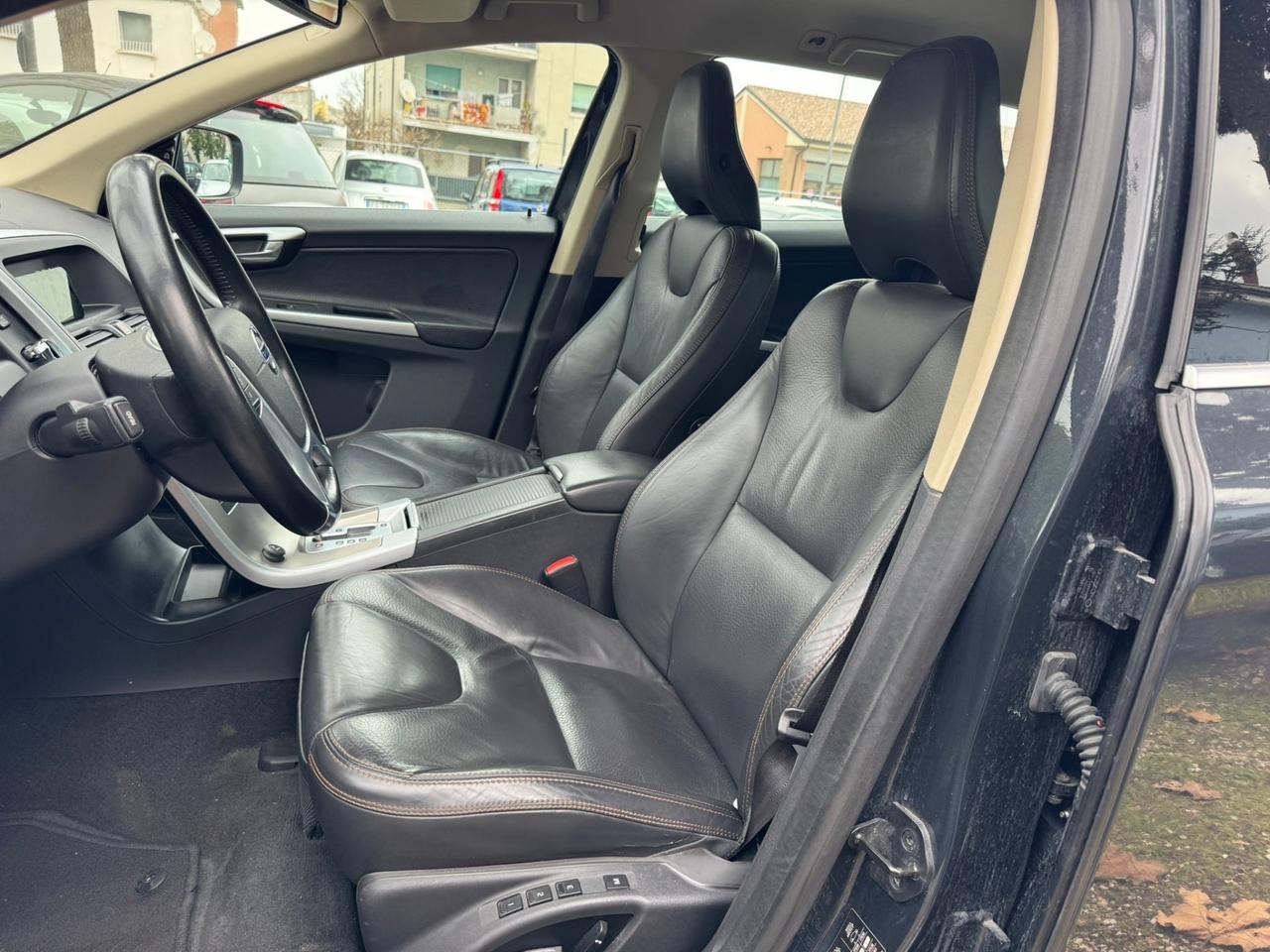 Volvo XC 60 XC60 D5 AWD Geartronic Summum