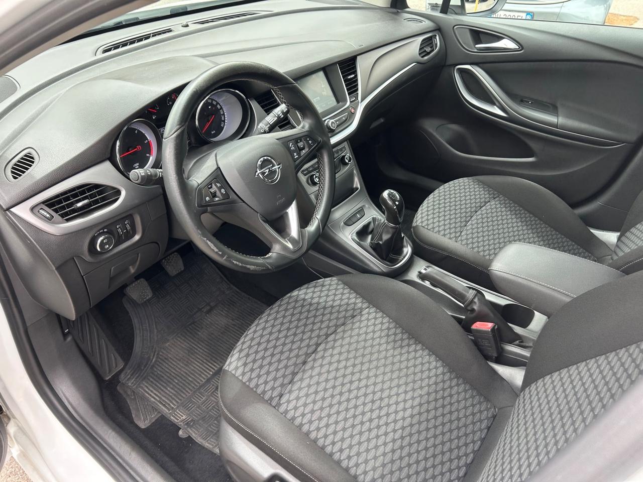 Opel Astra 1.6 CDTi 95 cavalli 2016 bixeno