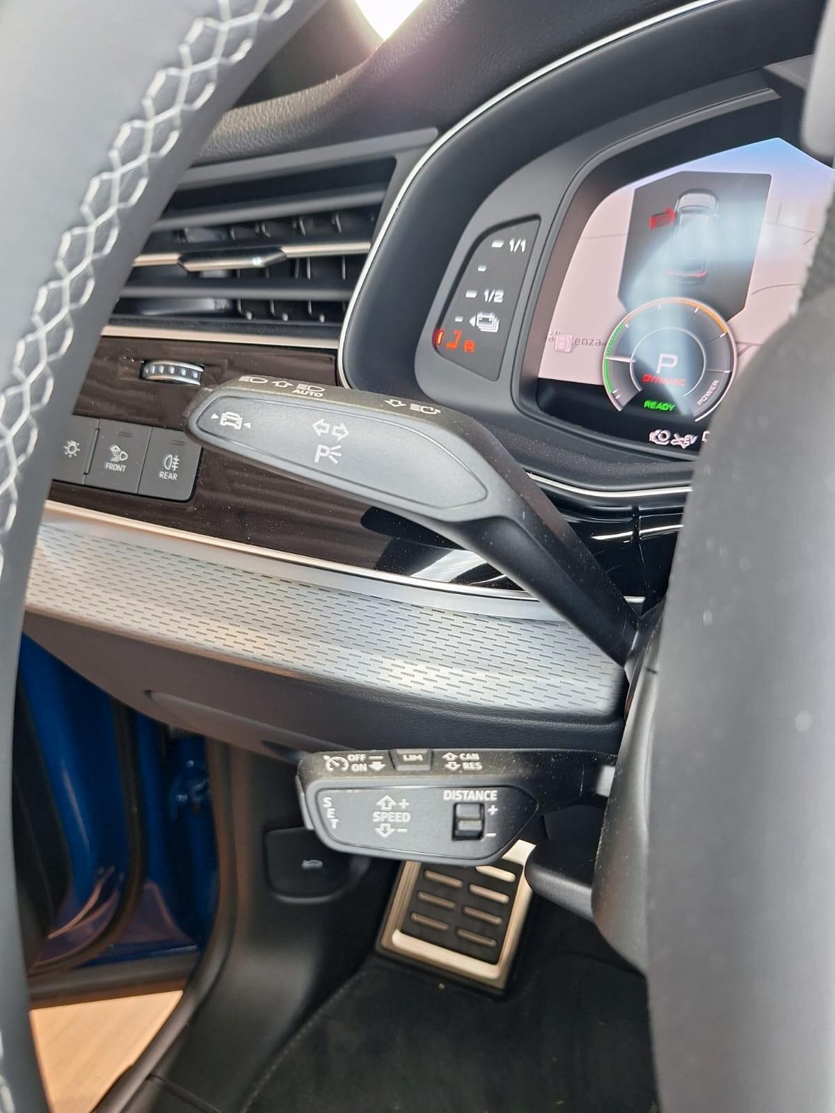 Audi Q8 SUV 55 TFSI e quattro tiptronic S line edition