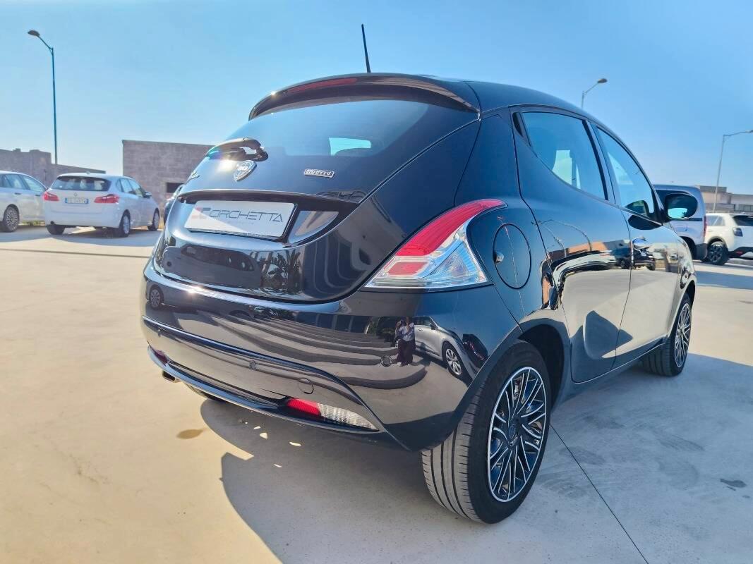Lancia Ypsilon III 1.0 firefly hybrid Gold s&s 70cv