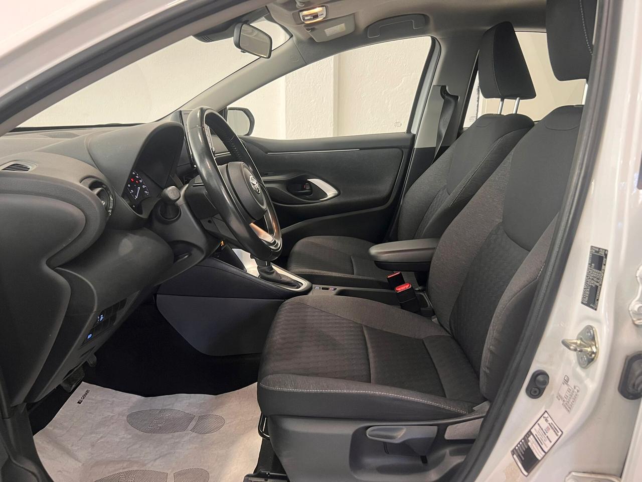 Toyota Yaris 1.5 Hybrid Business PREZZO REALE