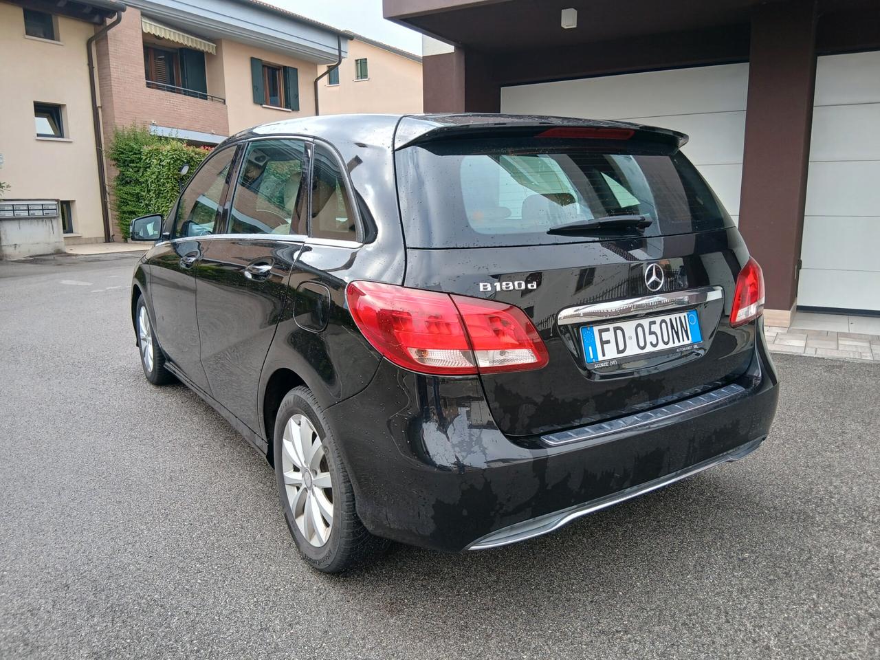 Mercedes-benz B 180 d Executive tua a € 169 mese