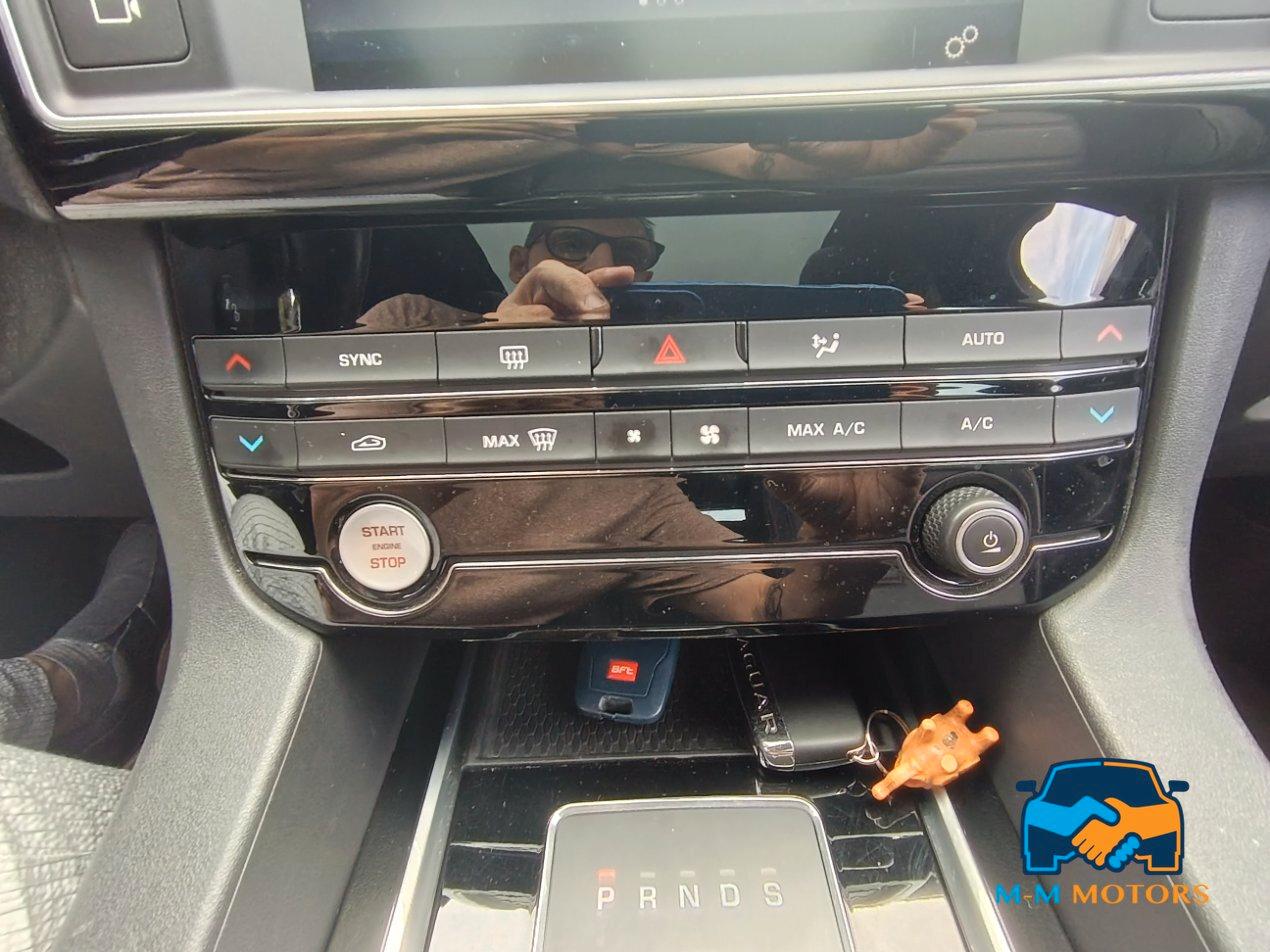 Jaguar F-Pace 2.0d Portfolio awd 180cv auto