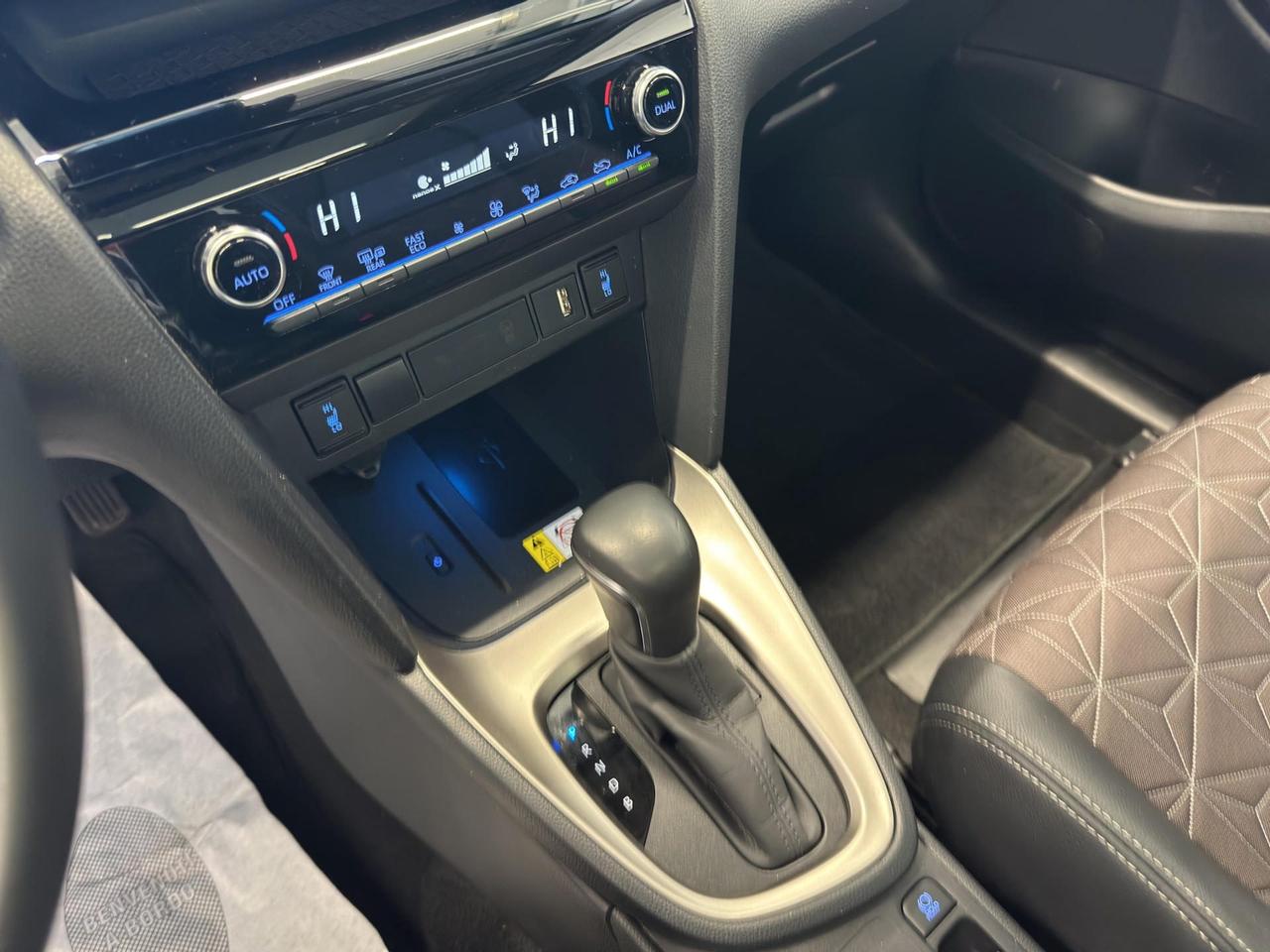 Toyota Yaris Cross 1.5h Lounge fwd 116cv e-cvt