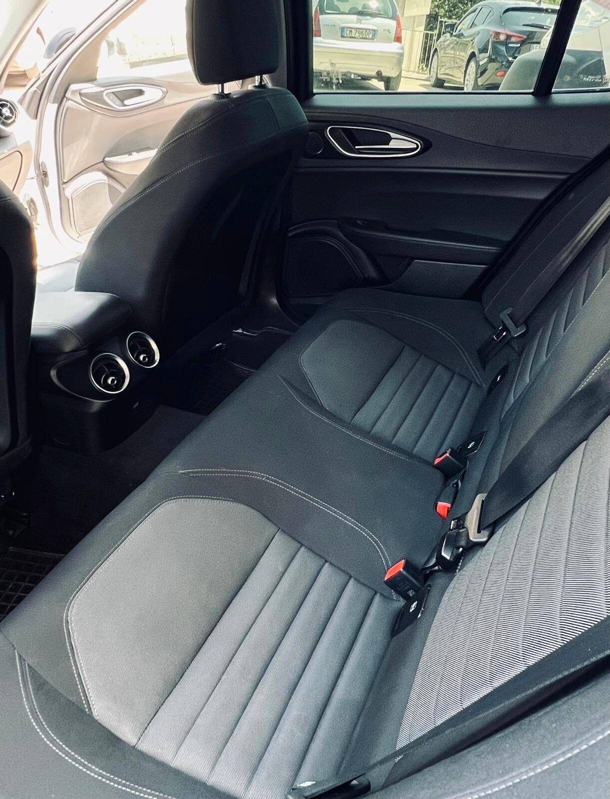 Alfa Romeo Giulia 2.2 Turbodiesel 136 CV AT8 Business