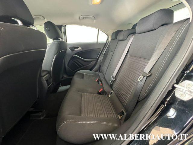 MERCEDES-BENZ A 180 d Premium