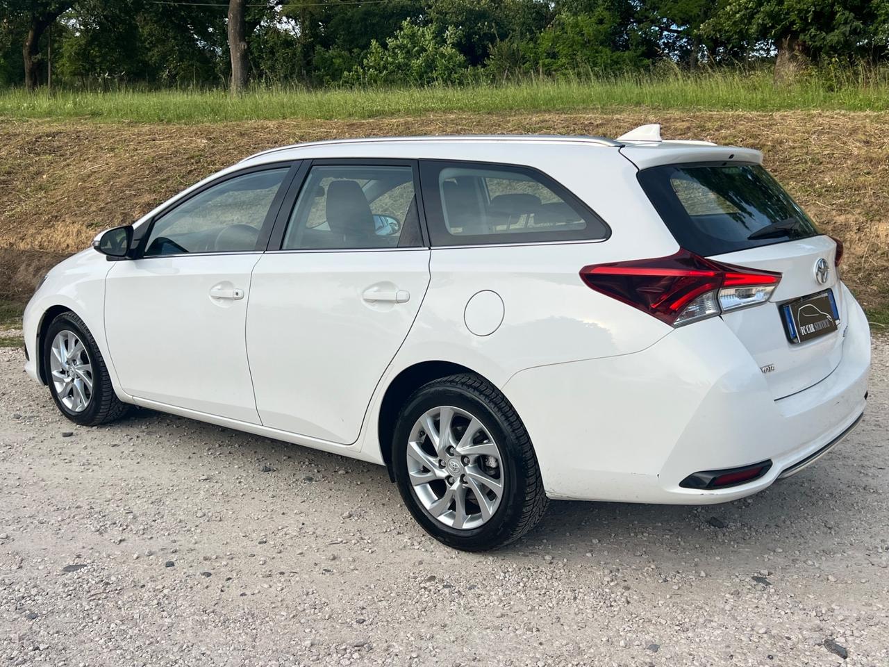 Toyota Auris Touring 1.4 D-4D Active Permute Rate Garanzia
