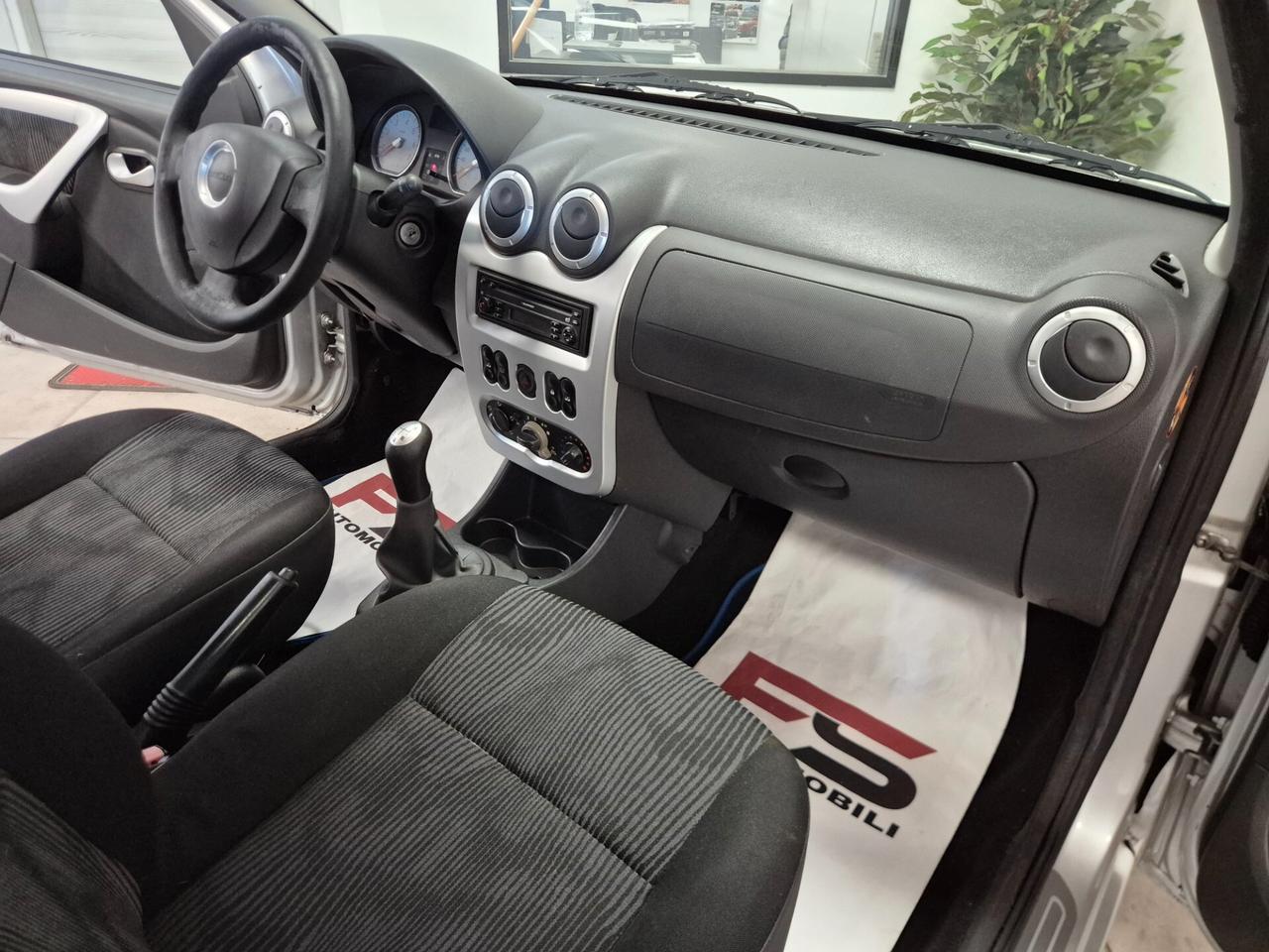 Dacia Sandero 1.2 16V Lauréate