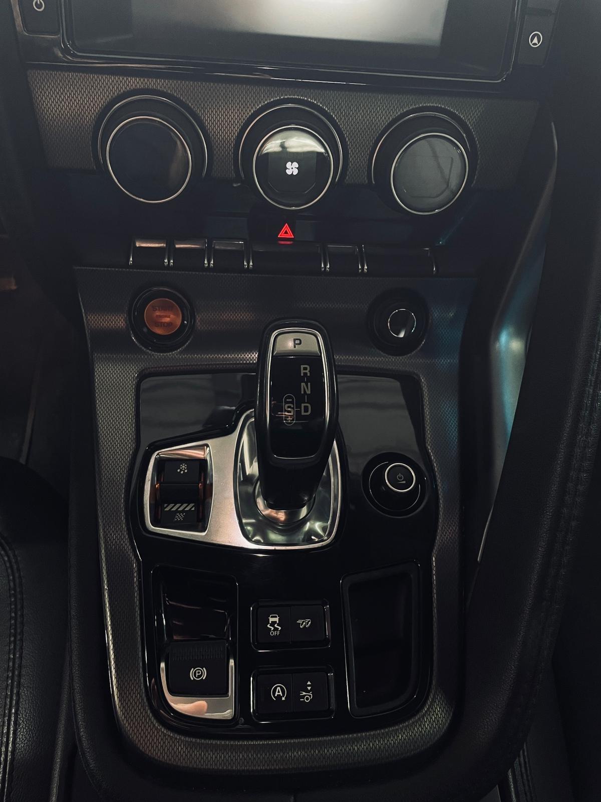 Jaguar F-Type 3.0 V6 380 CV AWD R-Dynamic PERMUTE RATE