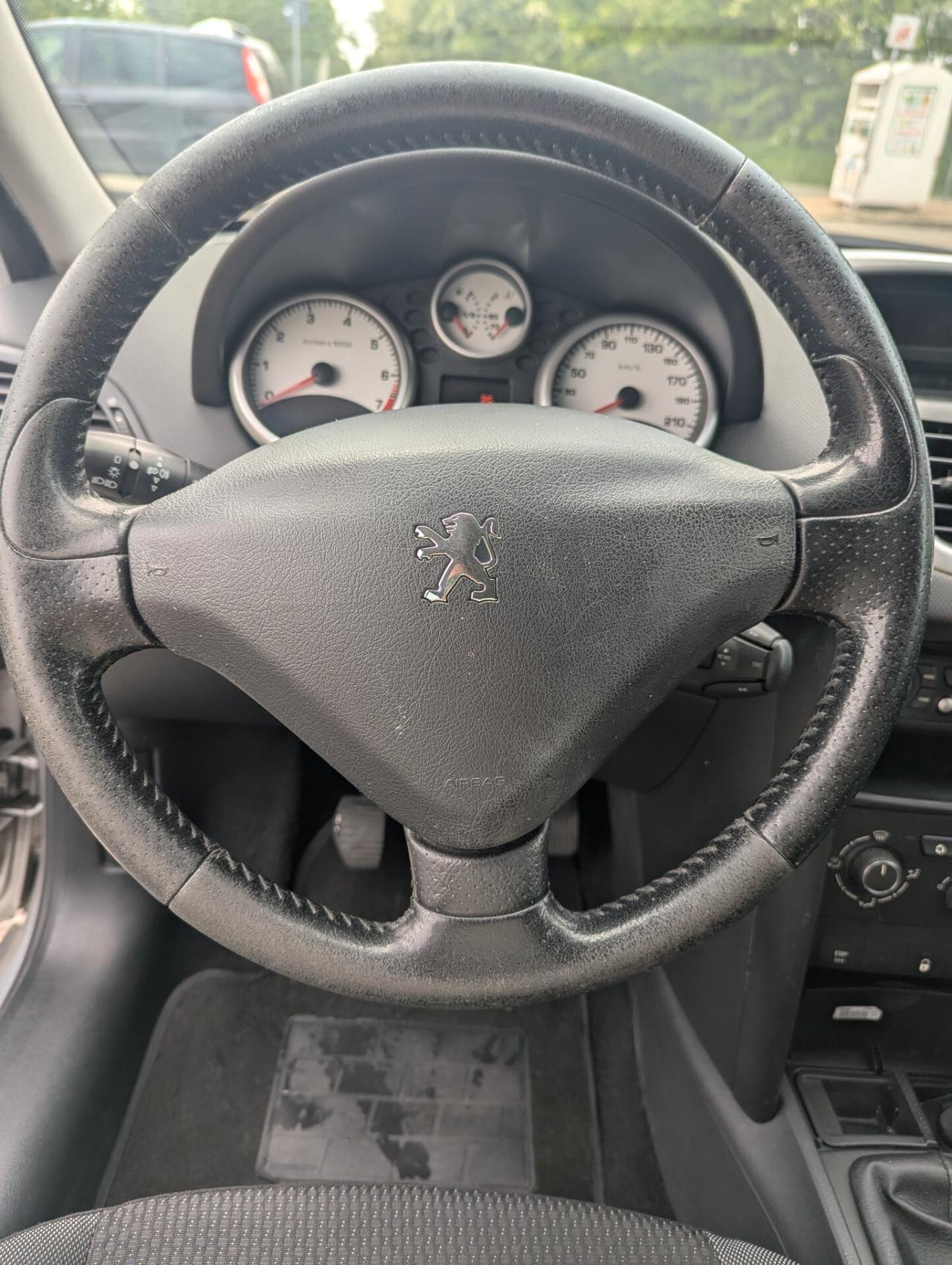 Peugeot 207 1.4 neopatentati