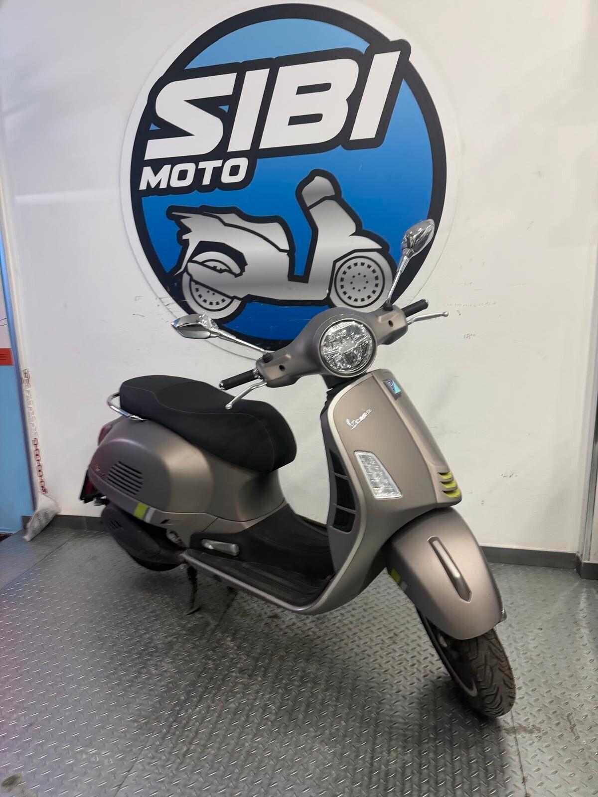 Piaggio Vespa 300 GTS