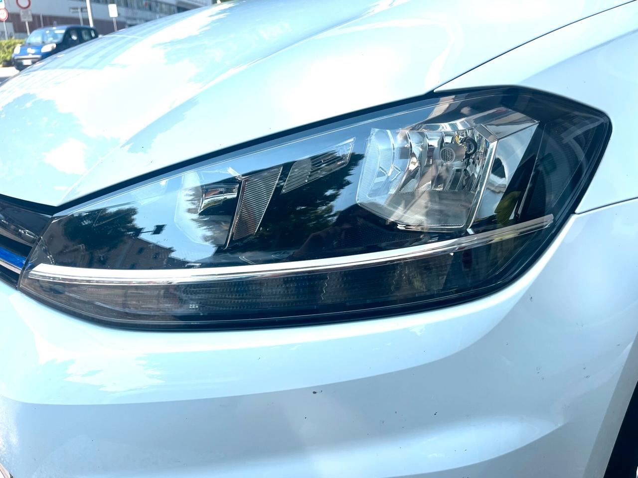 VOLKSWAGEN GOLF VII TGI METANO 130CV EXECUTIVE DSG NAVI ALCANTARA SENSORI DI PARCHEGGIO ANTERIORI POSTERIORI CERCHI IN LEGA OK NEOPATENTATI - CON € 25 percorrenza KM 460 - GARANZIA 12 MESI -
