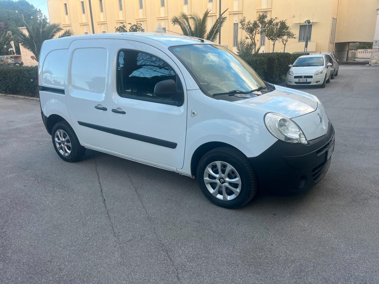 Renault Kangoo 1.5 dCI Cv 70 Km 80,000 Da Vetrina