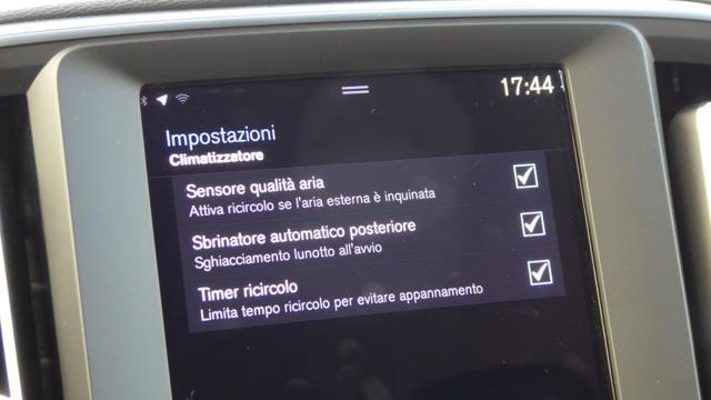 VOLVO XC40 T2 Geartronic Momentum N1 Autocarro