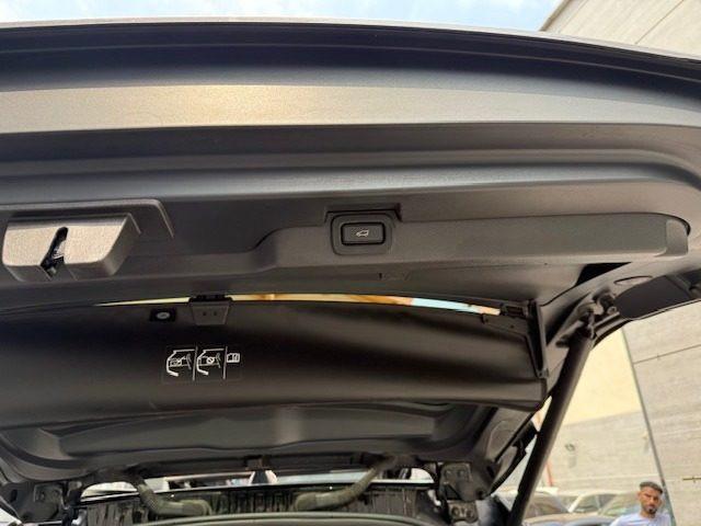 LAND ROVER Discovery 3.0D I6 249 CV AWD Auto R-Dynamic SE 7 POSTI